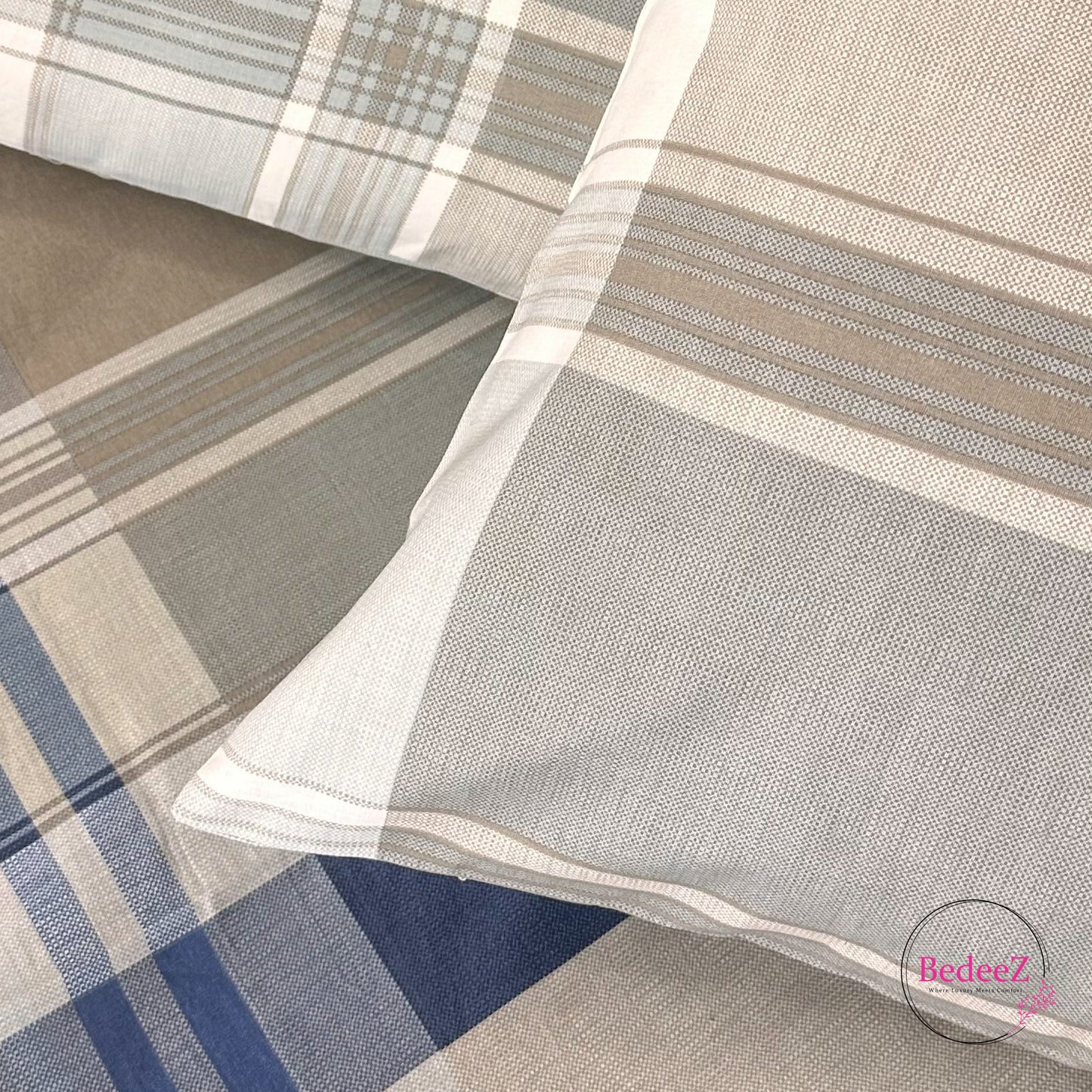 Urban Plaid Cotton Blend Cotton Double Bed Bedsheet