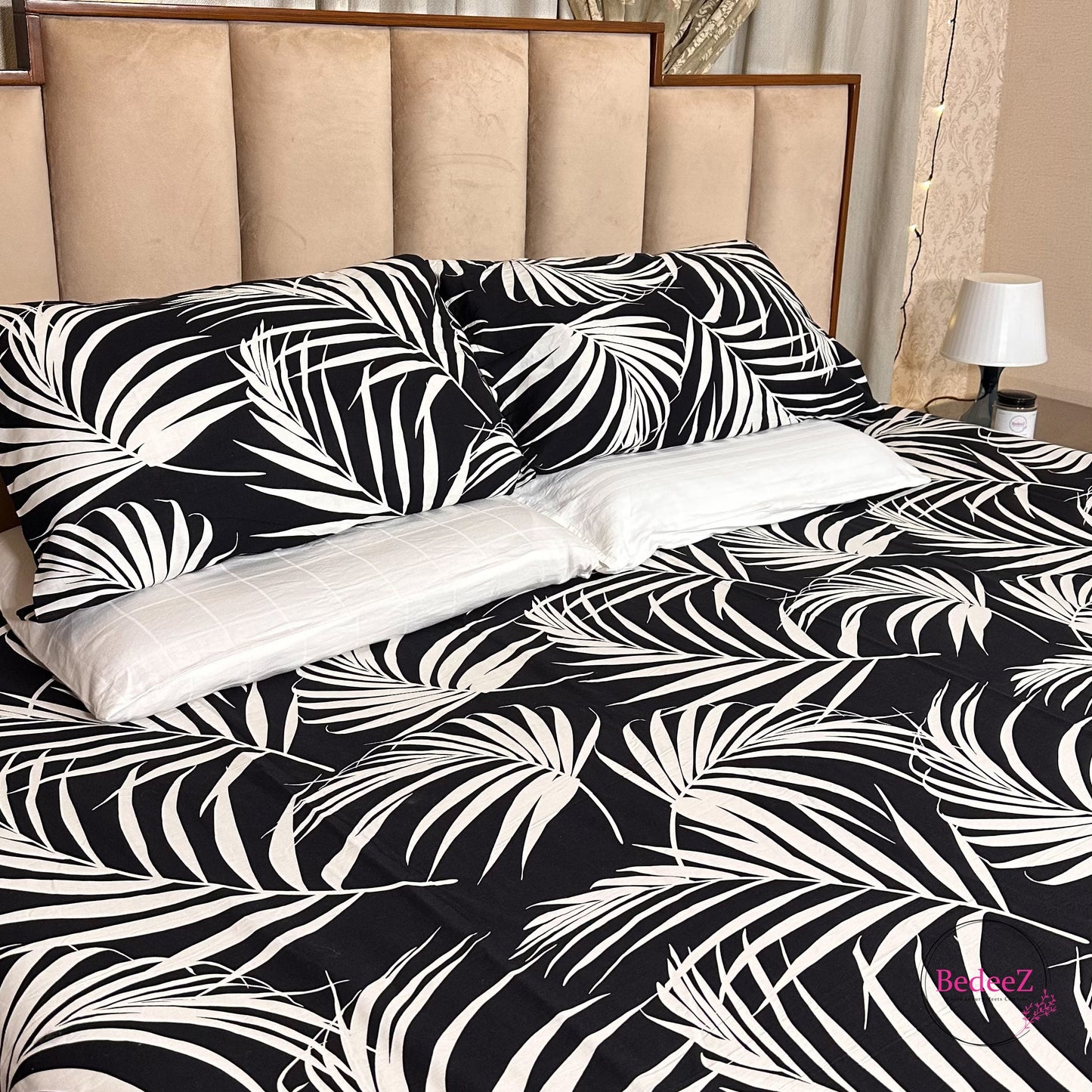 Luxe Tropical Black & White Double Bed Bedsheet Set (3)