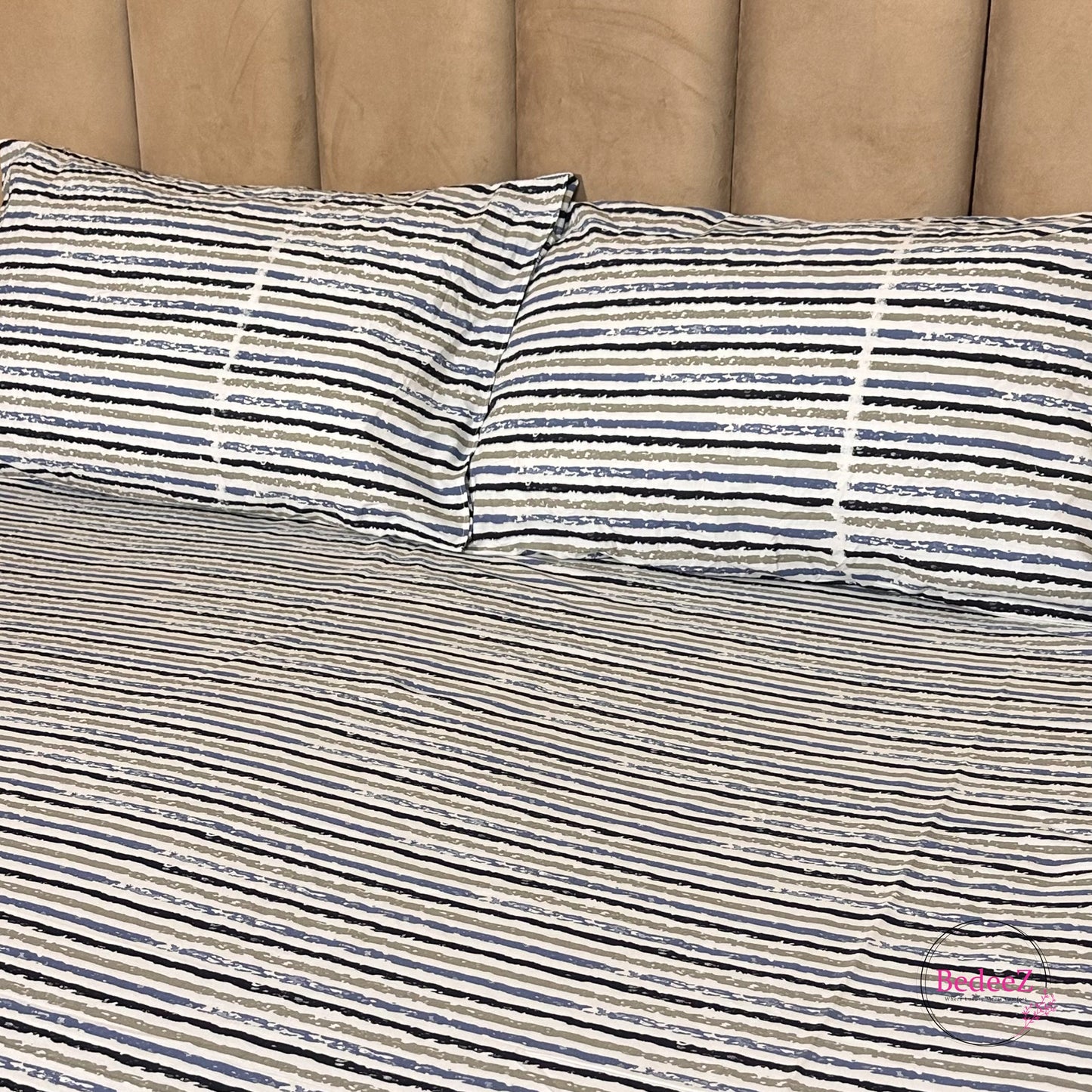 Modern Striped Cotton Double Bed Bedsheet Set (2)